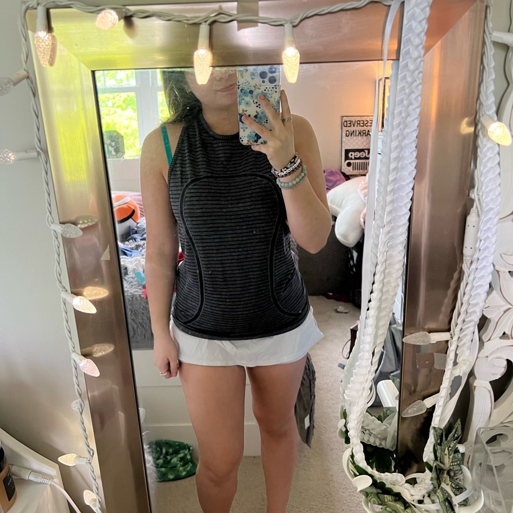 Lululemon High Neck Size 8 Swiftly Purple Striped